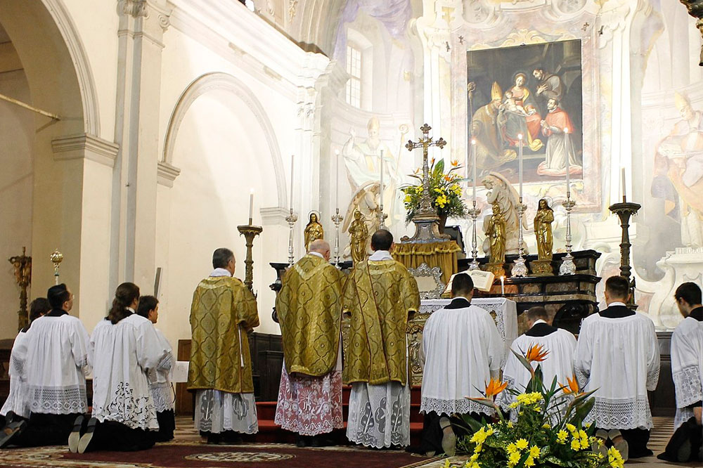 The roles of Altar Servers -  Blog