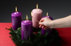 An ornament that cannot be missed in every home: the Advent Wreath