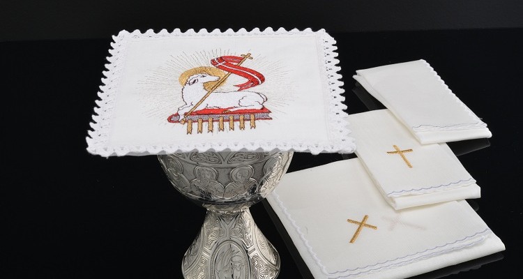 Altar linens in the liturgical celebrations