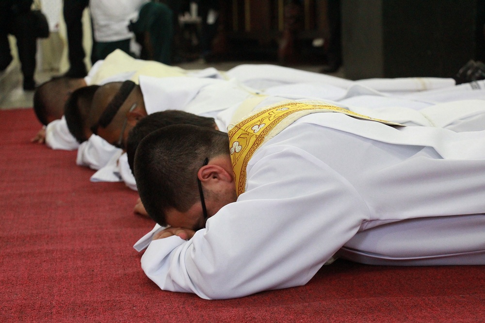 How to become a deacon: duties and education