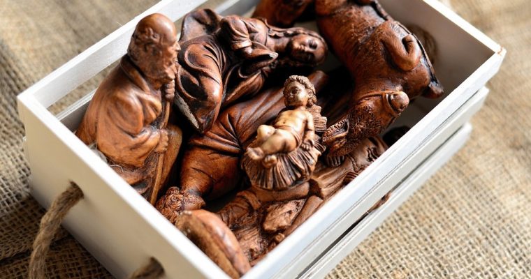 Building the Nativity scene according to expert advice