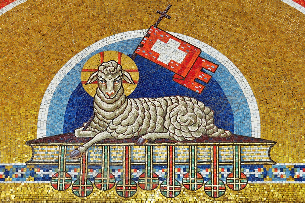 The symbolism of the Easter Lamb - Holyart.com Blog