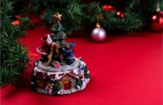 Christmas Music Boxes: The Perfect Union of Craftsmanship and Tradition Christmas Music Boxes